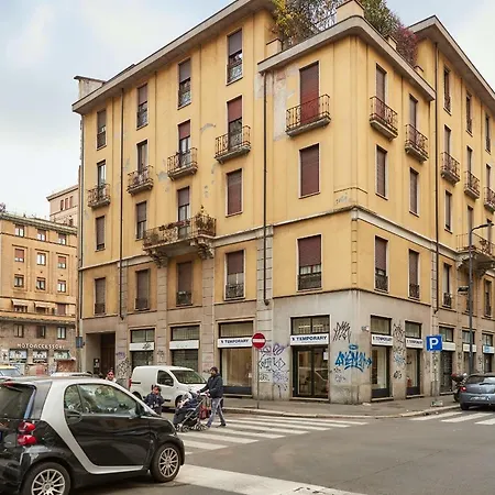 11 Via Lecco شقة *